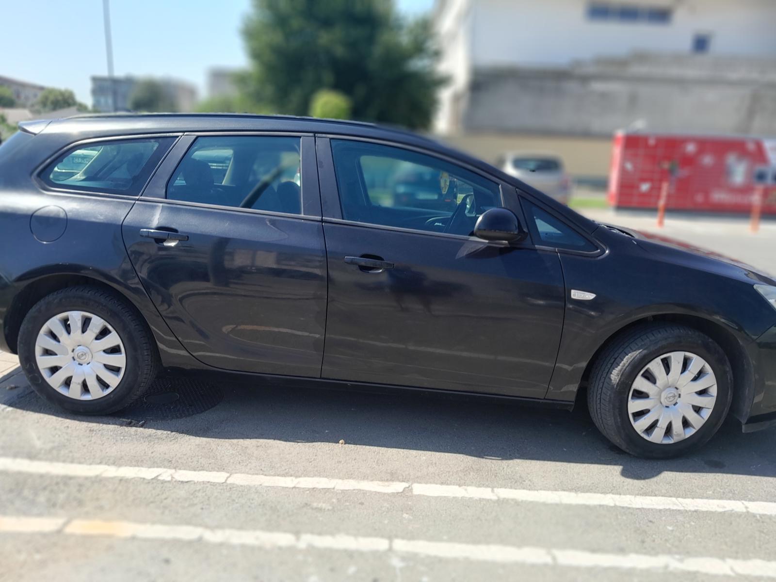 Opel Astra 2013 diesel de vânzare